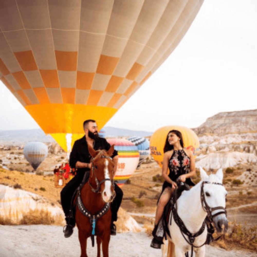 Balonlarla Gün Doğumu At Turu 2 Saat Kapadokya