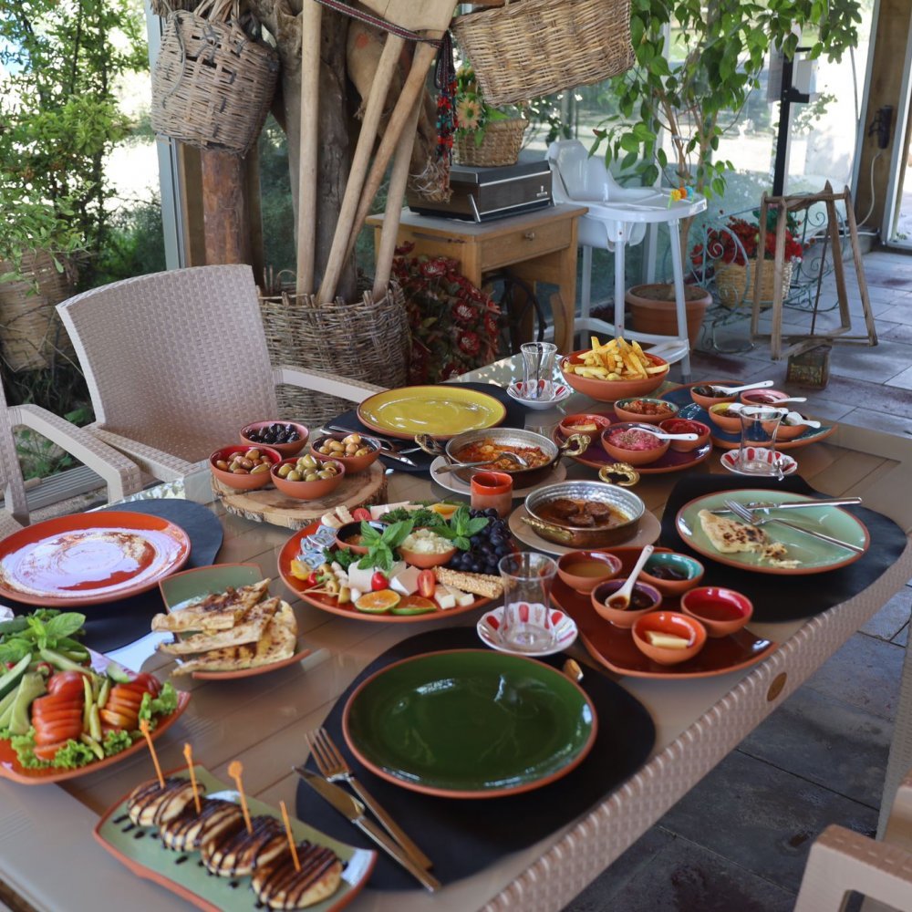 Göreme 30 Çeşit Serpme Kahvaltı At Çiftliği