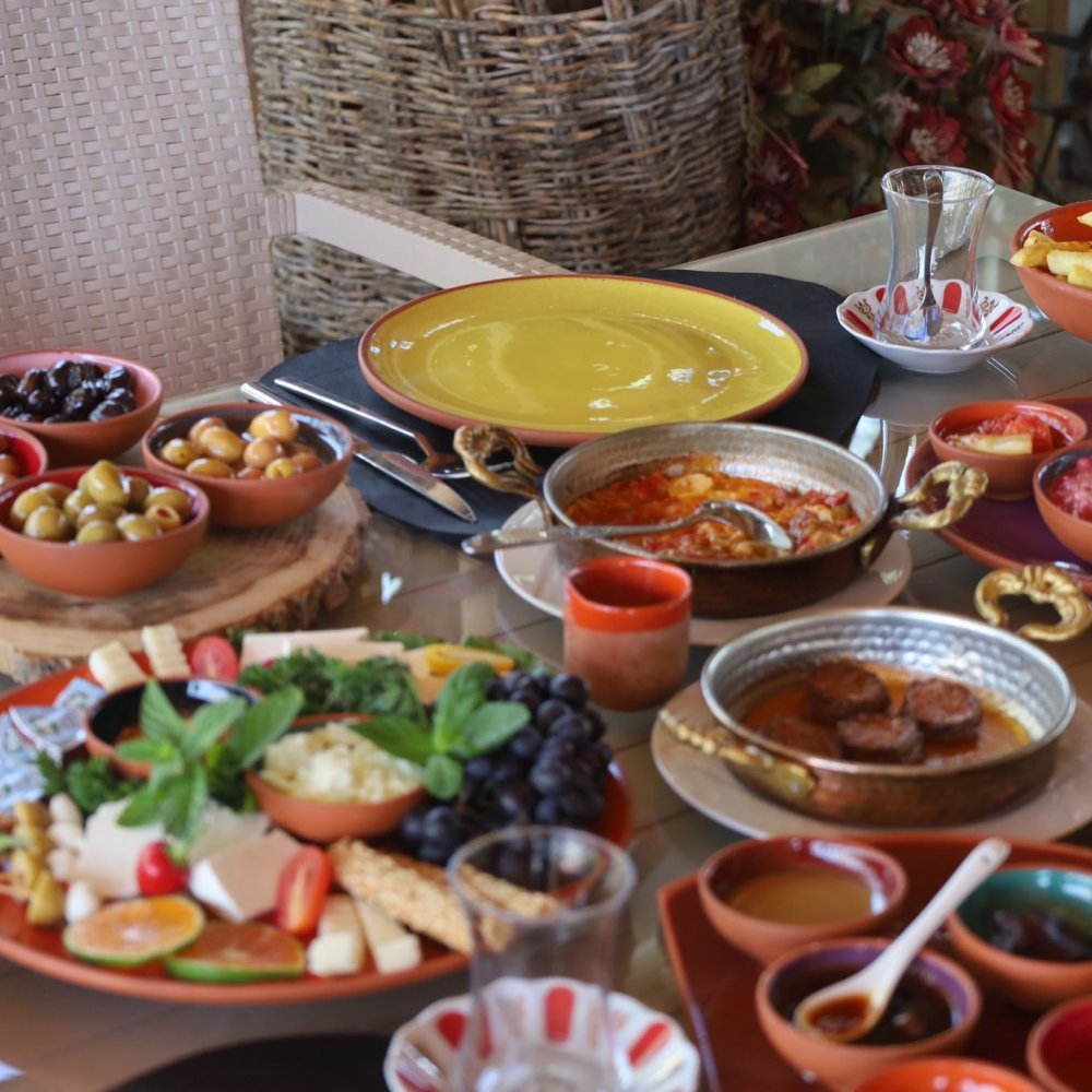 Göreme 30 Çeşit Serpme Kahvaltı At Çiftliği