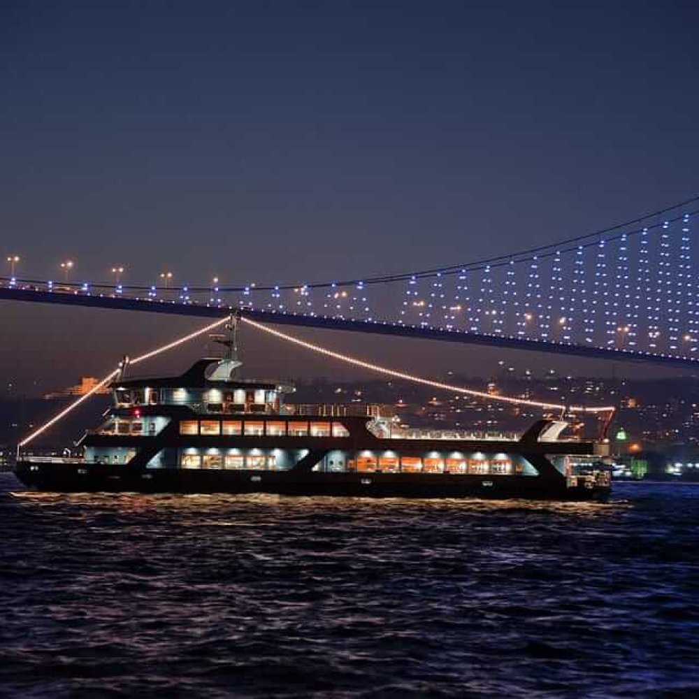 İstanbul Boğazında Akşam Yemeği Ve Türk Gecesi