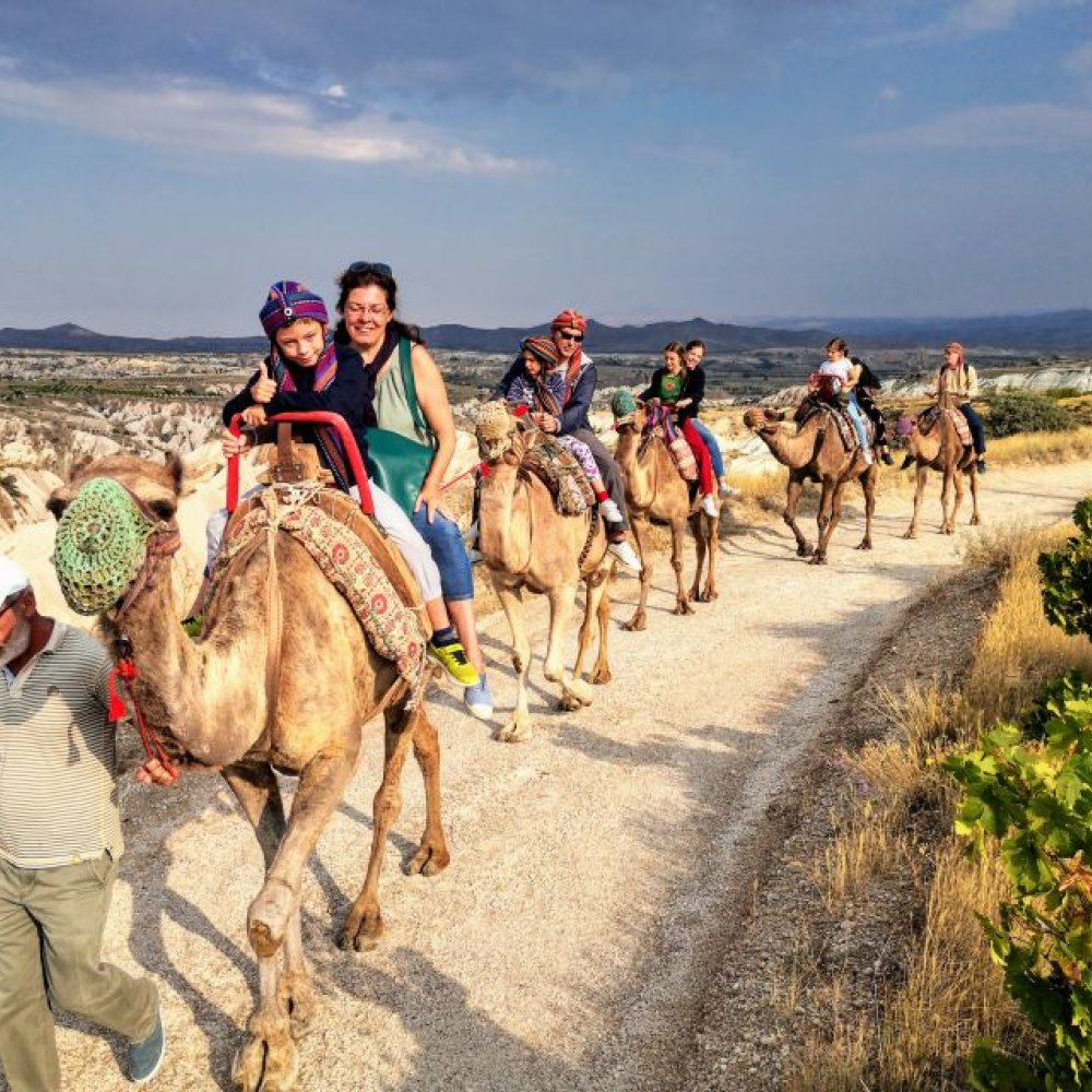 Kapadokya Deve Turu Gün Doğumu Balonlarla 1 Saat 30 Dakika