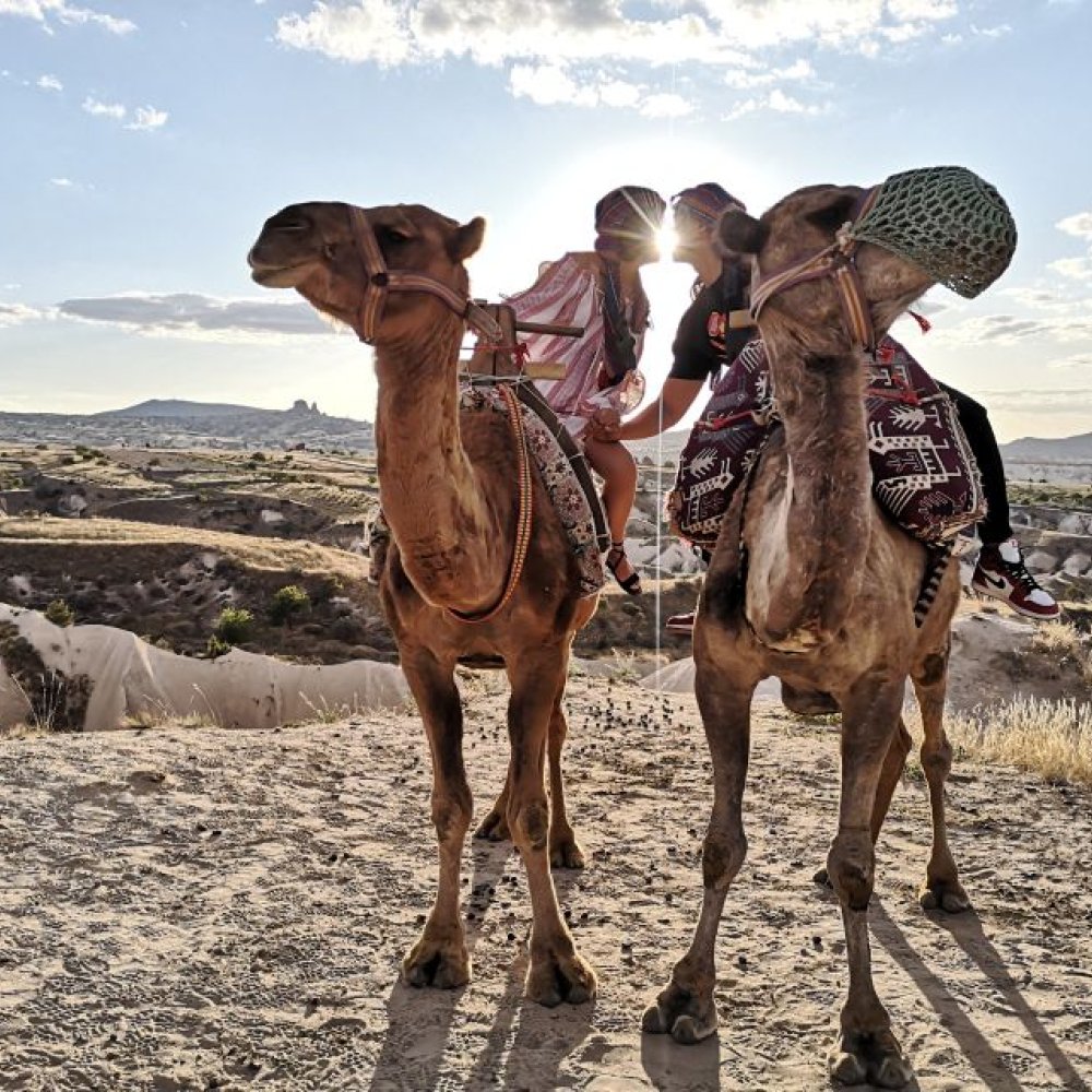 Kapadokya Deve Turu Gün Doğumu Balonlarla 1 Saat 30 Dakika