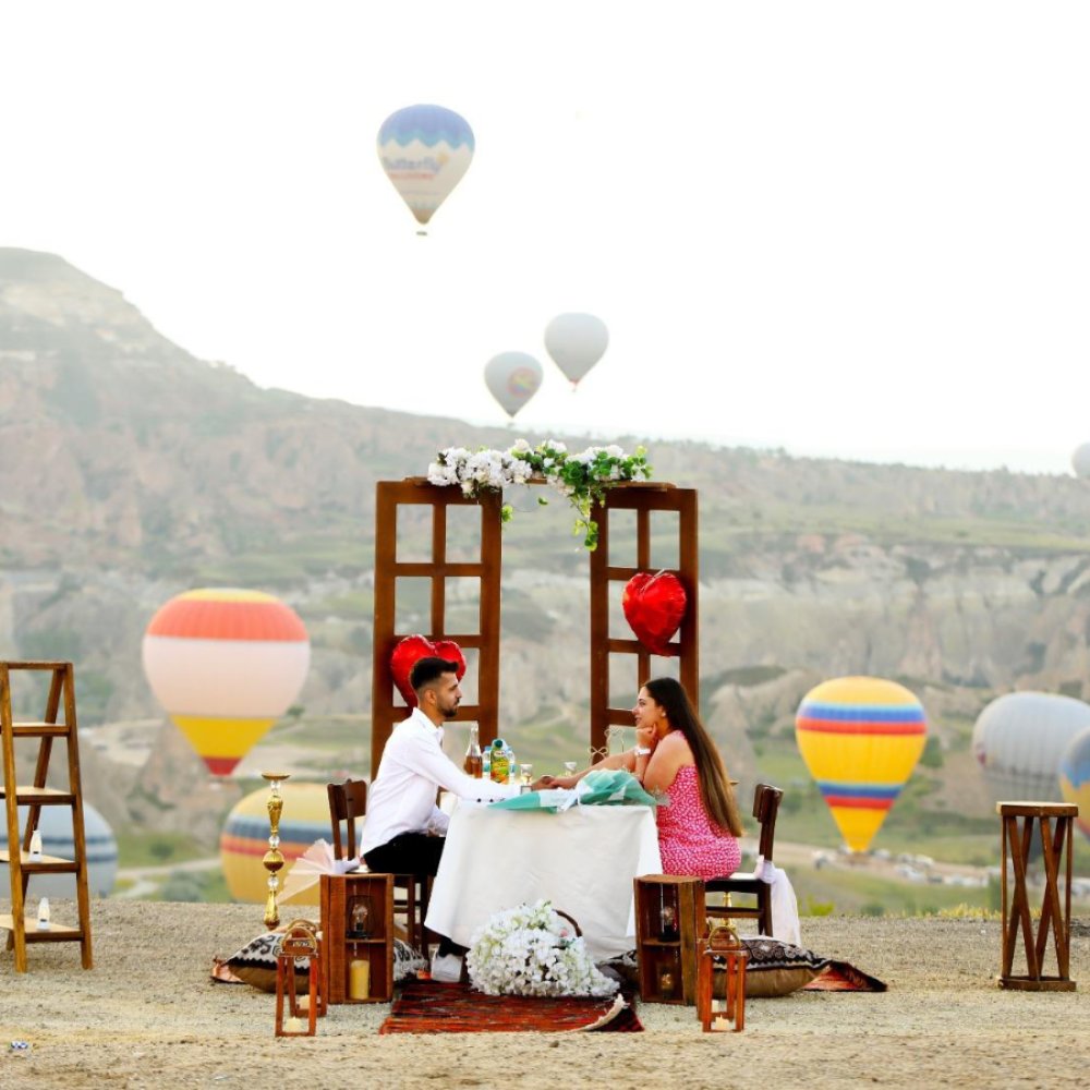Kapadokya Gün Batımında Standart Evlilik Teklifi