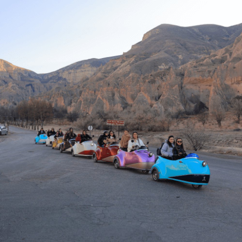 Kapadokya Gün Doğumu Balonlarla Nostaljik Trike Turu 2 Saat