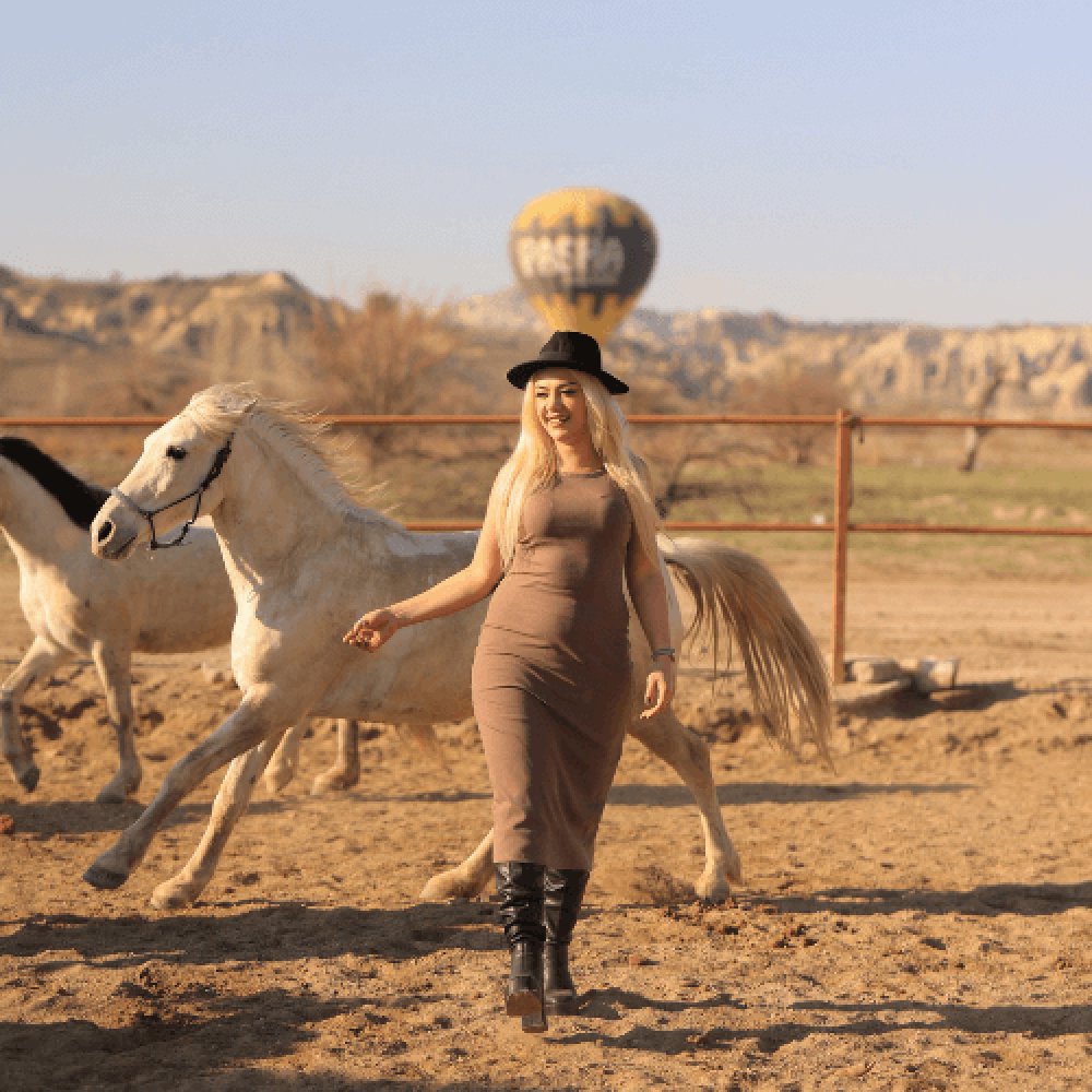 Kapadokya Koşan Atlar Arasında Fotoğraf Çekimi