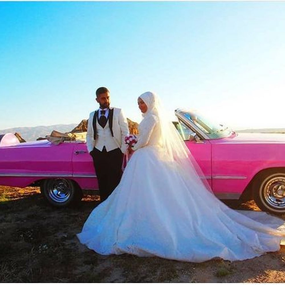 Kapadokya Pembe Klasik Araba İle Fotoğraf Çekimi 