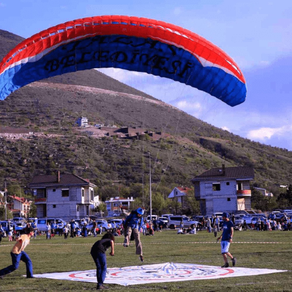 Talas Yamaç Paraşütü 1 Saat