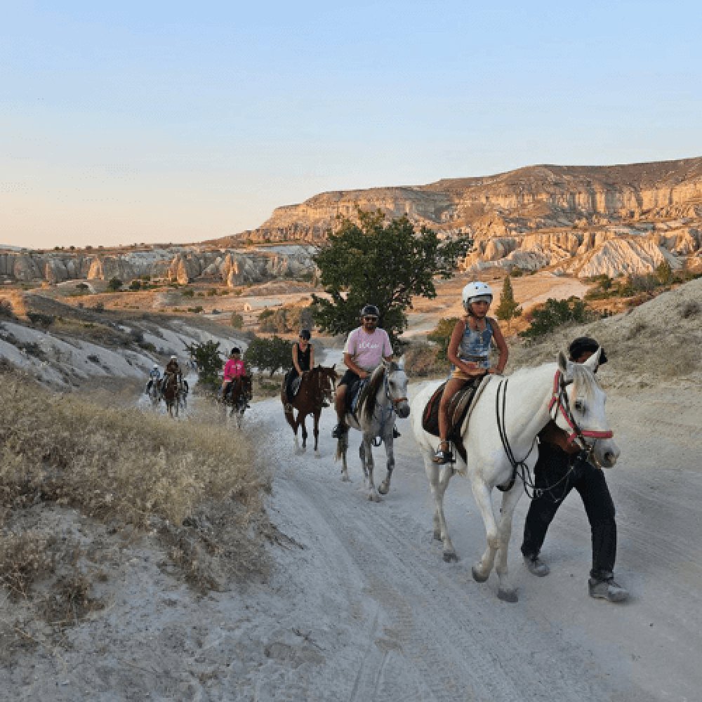 卡帕多奇亚日间一小时骑马之旅