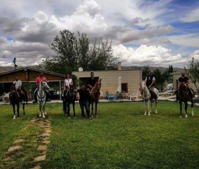 Avanos At Çiftliği 30 Çeşit Serpme Kahvaltı Ve 1 Saat At Turu