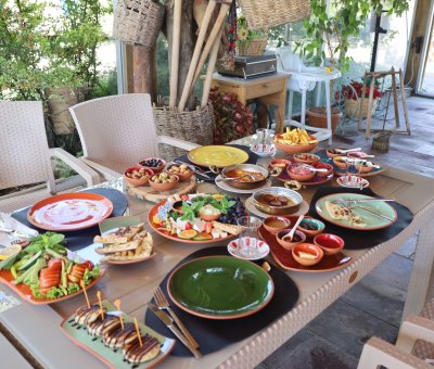 Avanos 30 Çeşit Serpme Kahvaltı At Çiftliği