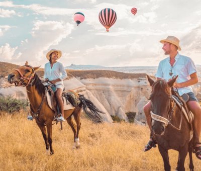 Balonlarla Gün Doğumu At Turu 2 Saat Kapadokya