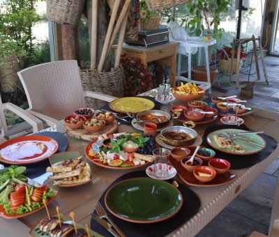 Göreme 30 Çeşit Serpme Kahvaltı At Çiftliği