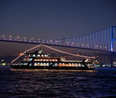 İstanbul Boğazında Akşam Yemeği Ve Türk Gecesi