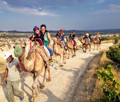 Kapadokya Deve Turu Gün Doğumu Balonlarla 1 Saat 30 Dakika