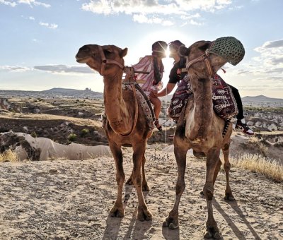 Kapadokya Deve Turu Gün Doğumu Balonlarla 1 Saat 30 Dakika