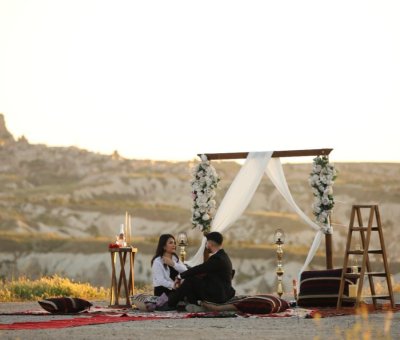 Kapadokya Gün Batımında Standart Evlilik Teklifi