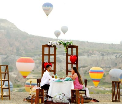 Kapadokya Gün Batımında Standart Evlilik Teklifi