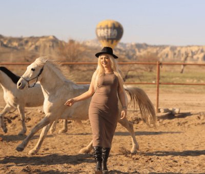 Kapadokya Koşan Atlar Arasında Fotoğraf Çekimi