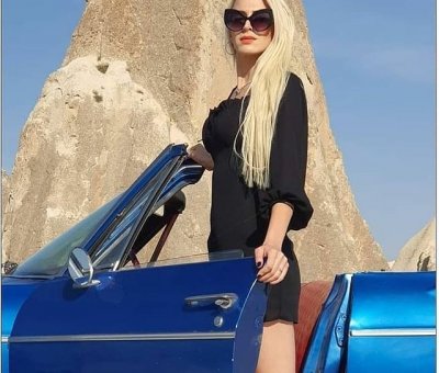 Kapadokya Mavi Klasik Araba İle Fotoğraf Çekimi