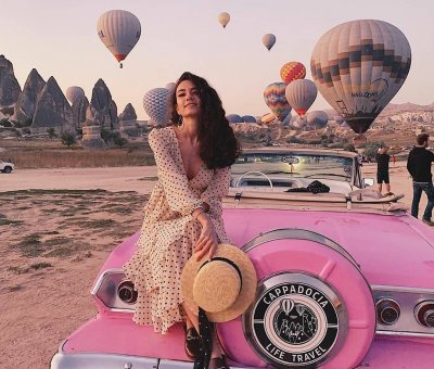 Kapadokya Pembe Klasik Araba İle Fotoğraf Çekimi 