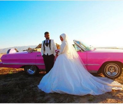 Kapadokya Pembe Klasik Araba İle Fotoğraf Çekimi 