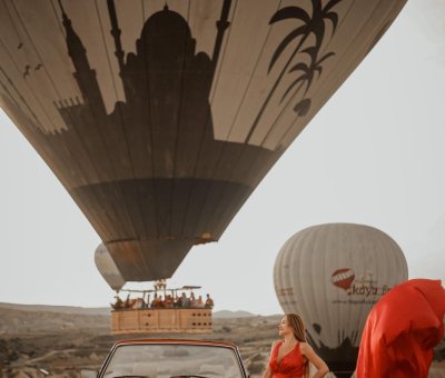 Kapadokya Turuncu Klasik Araba İle Fotoğraf Çekimi