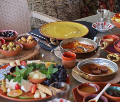 Ürgüp 30 Çeşit Serpme Kahvaltı At Çiftliği